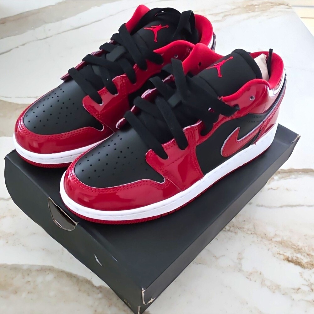 Jordan Air Jordan 1 Low SE (GS) Boys Size 4 Black Red White HV4396-006